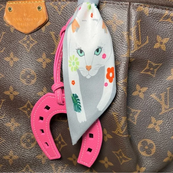 Cat Twilly Set & Lucky Horseshoe Charm - Picture 2 of 13